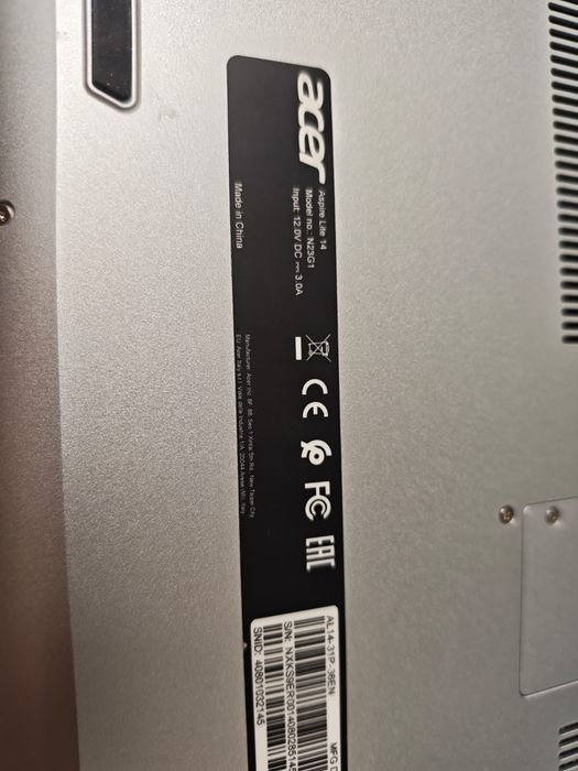 Продам новый  ноутбук Acer сумка