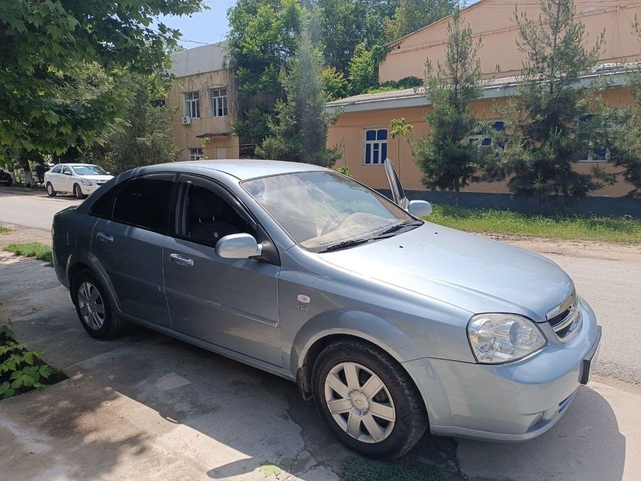 Автомашина LACETTI 2011 сотилади