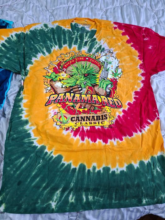 Tricou elegant-modern, vopsit diferit pe ambele părți, fabricat în SUA