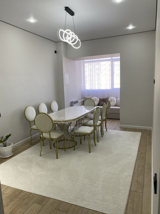 Продам срочно стол со стульями