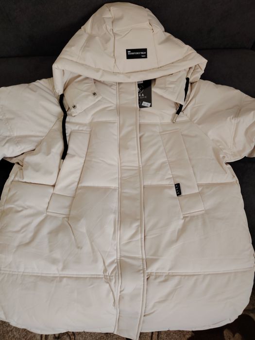 Зимняя куртка на синтепоне.