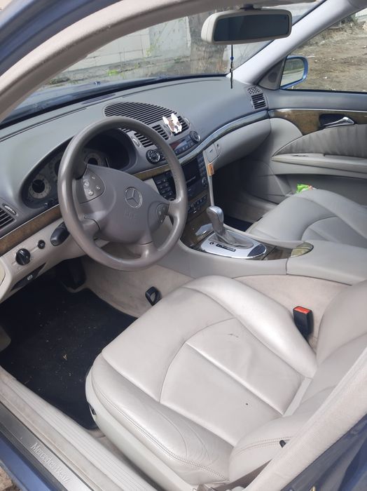 Продавам мерцедес Е класа