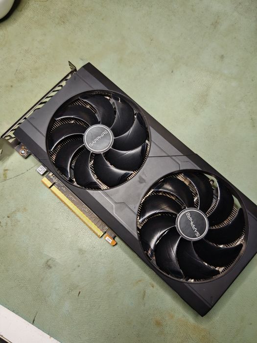 Vand placa video Sapphire Amd Radeon RX 6700 10GB impecabilă