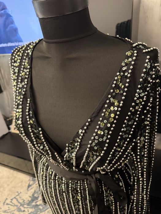 Rochie Asos midi de efect.