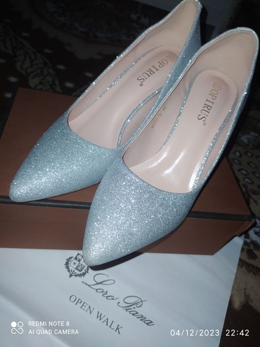 Busty, katta eshakli blondalarning porno fotosuratlari