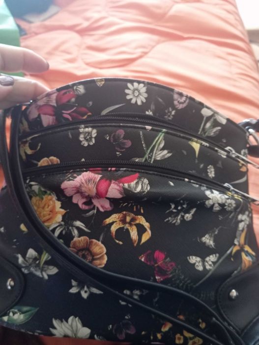 Продавам дамски чанти