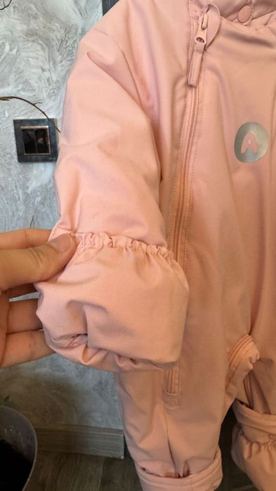 Продам комбинезон весенний на девочку