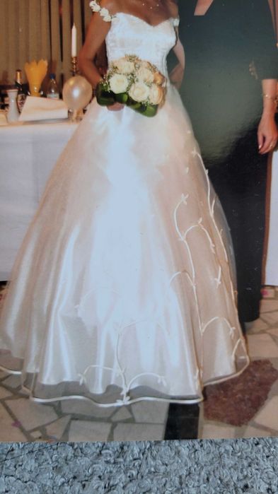 Vand rochie mireasa