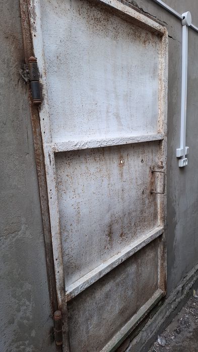 Железнодорожная дверь