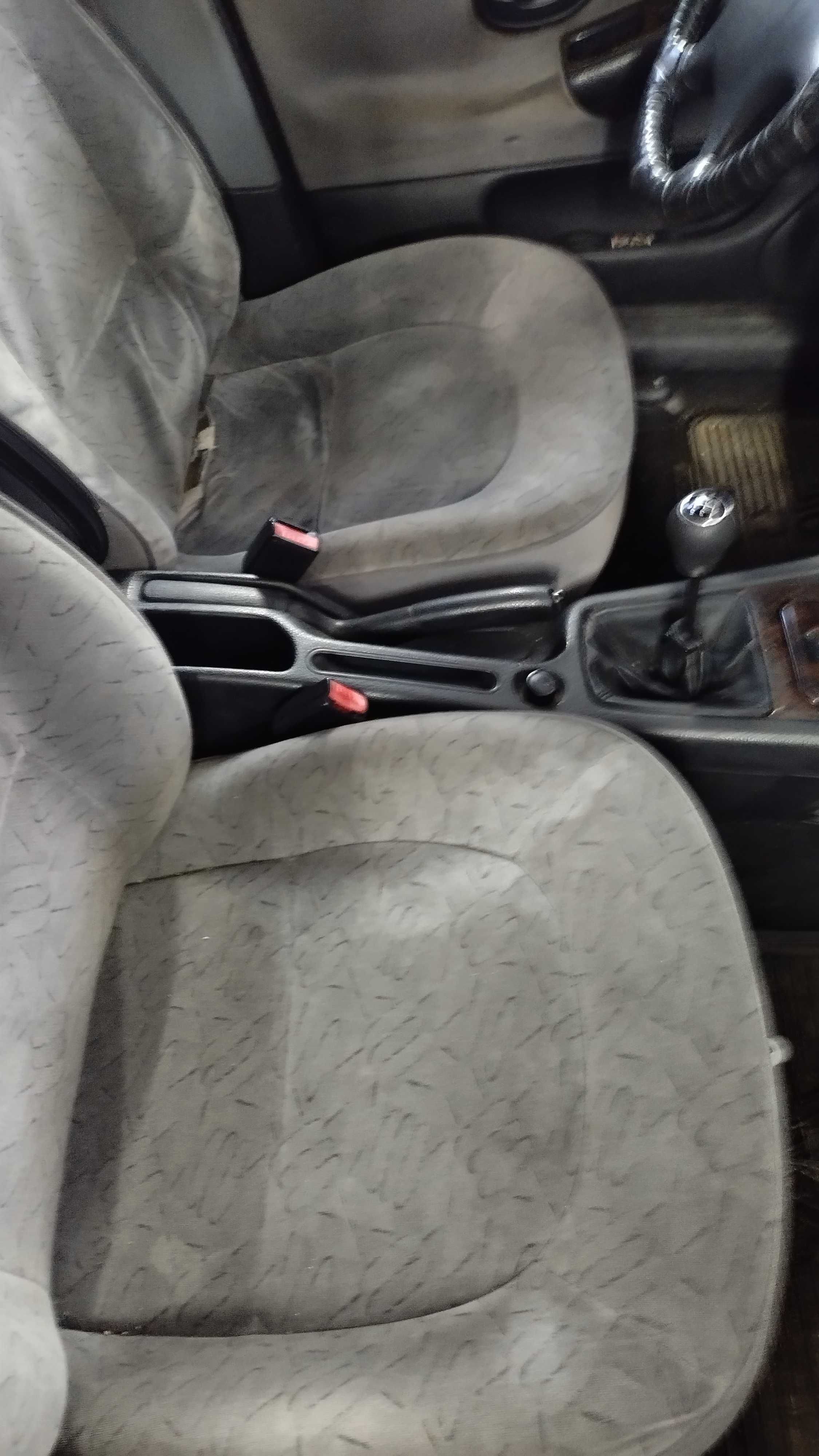 Пежо 406 1,9ТД Седан на части за Peugeot 406 1.9TD Pejo зелено дизел гр ...