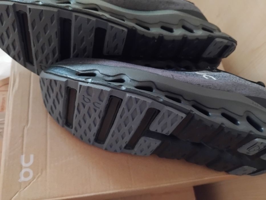 ON  Sneakers Cloud 6