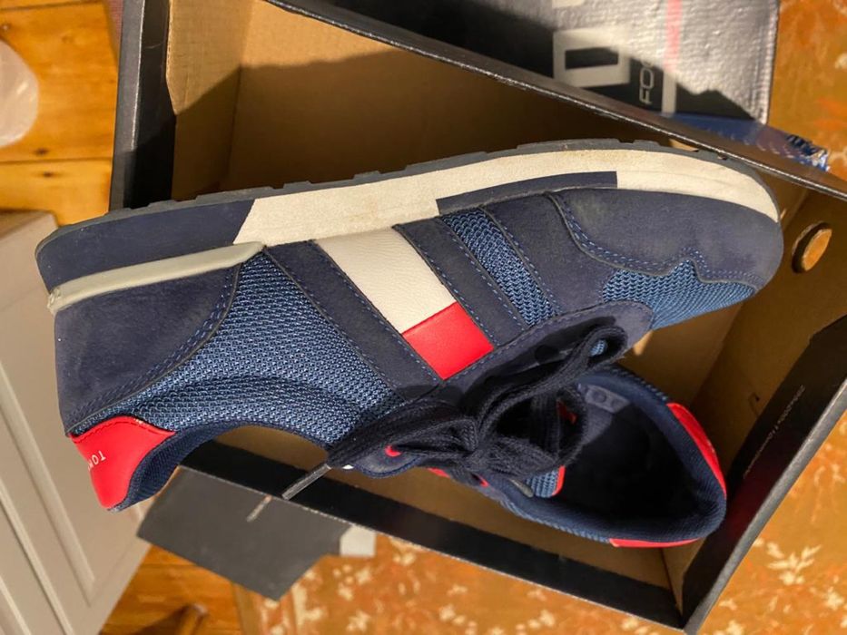 Tommy hilfinger adidași