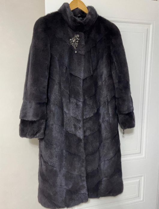 Шуба Империя 48размер с чехолом