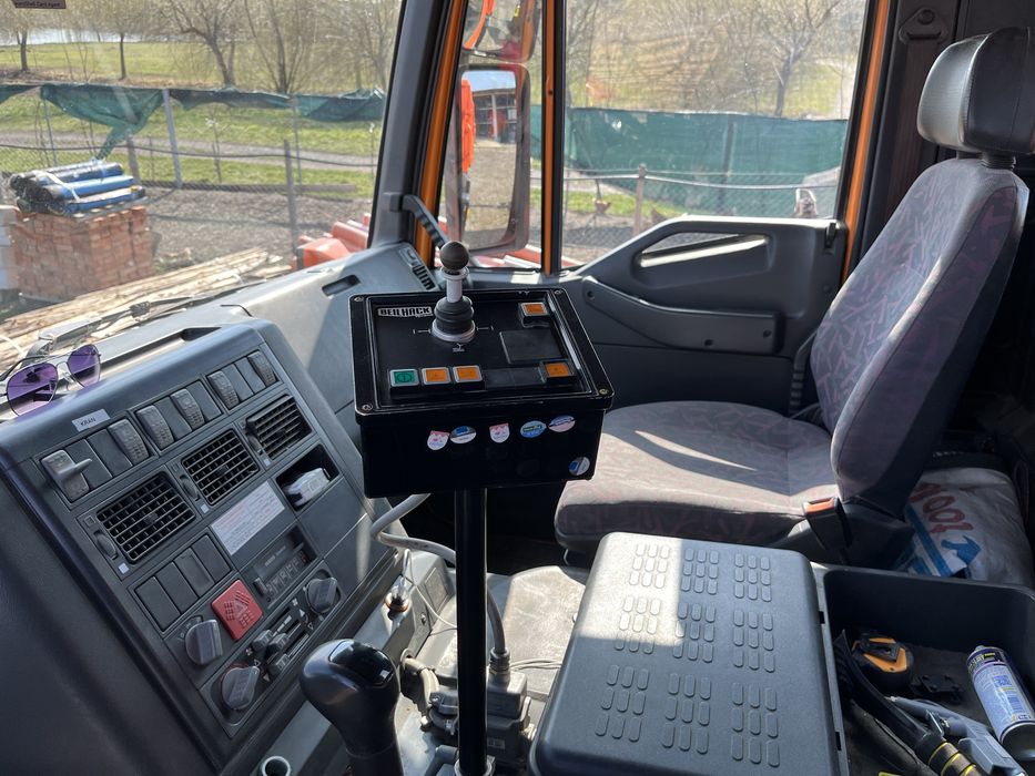 Camion 4x4 cu macara și troliu – 18 t, pregătit pentru deszăpezire