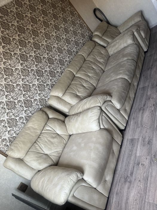 Диван и два кресла