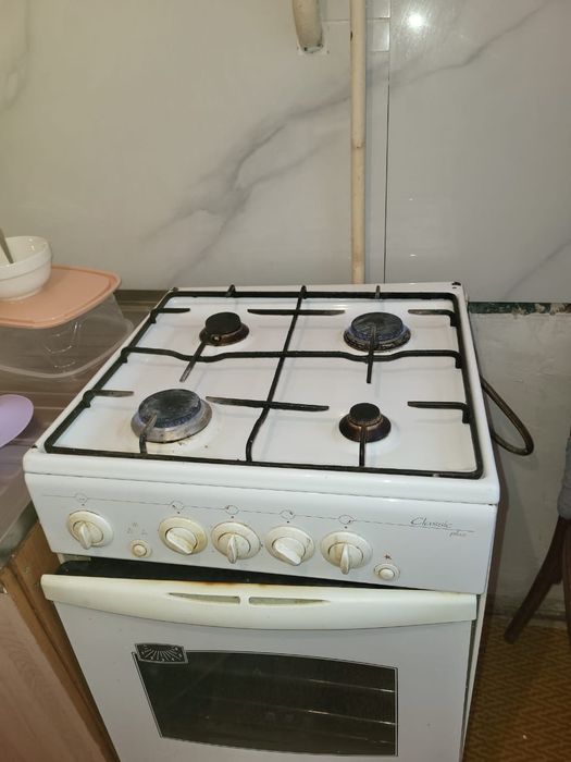 Продам газовую плиту