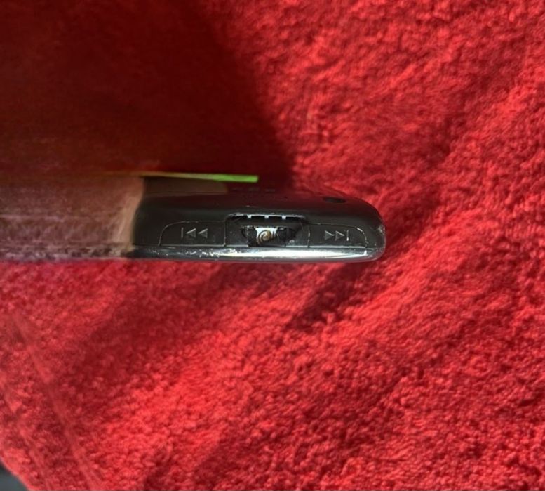 Telefon cu touchscreen BlackBerry, butoane exfoliate
