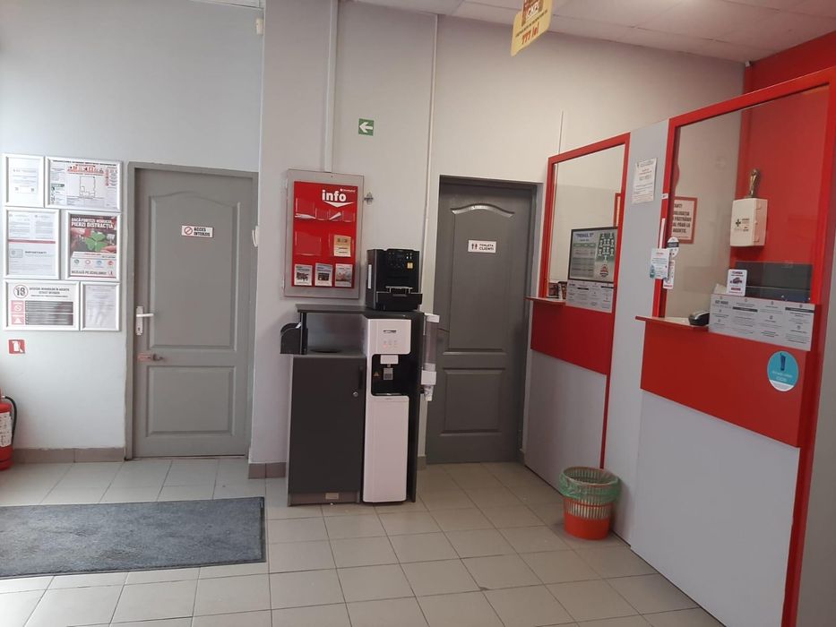Inchiriez spatiu comercial