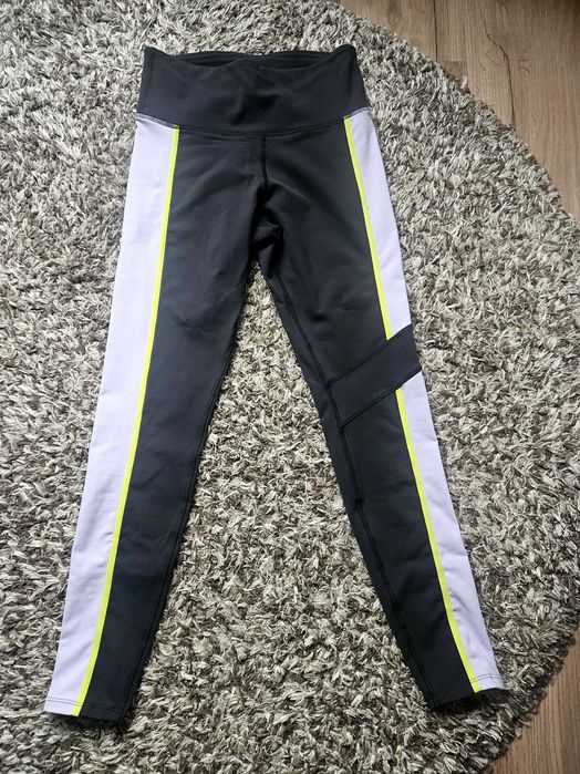 Оригинален спортен клин Reebok, S размер, нов