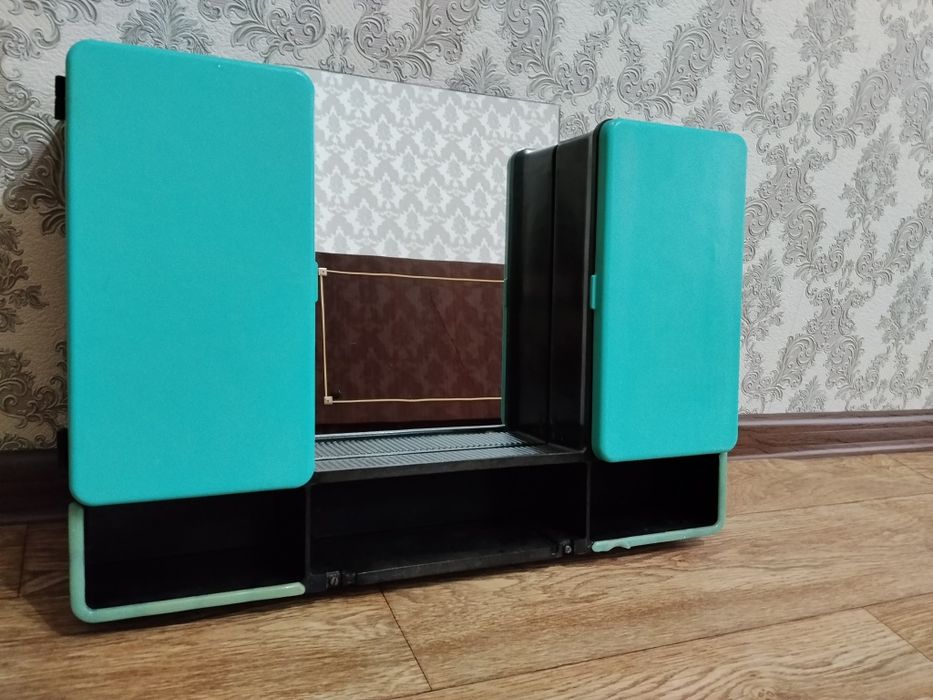 Винтажный шкафчик с зеркалом
