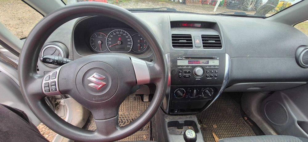 Vănd Suzuki SX4.