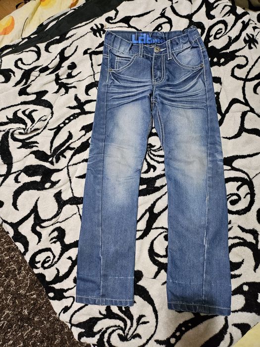 Vand blugi băieți și fete