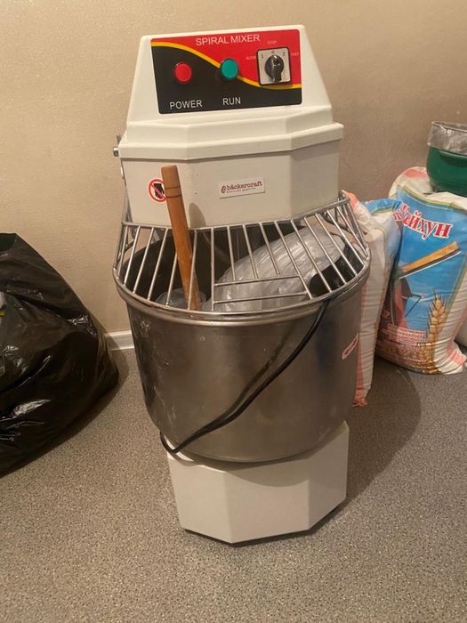 Продам тестомес новая