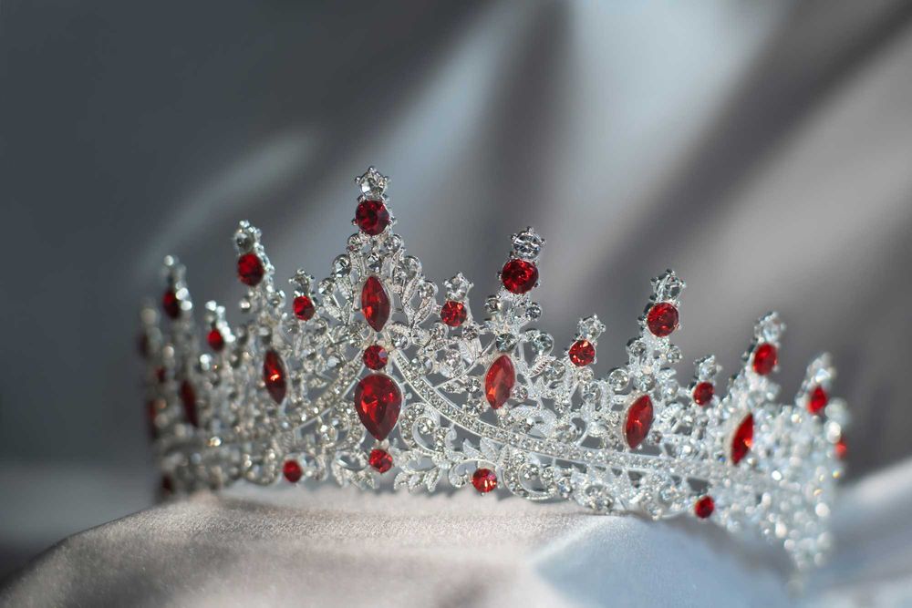 Диадема, корона с красными кристаллами. Доставка включена.