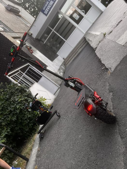 Vand trotineta jrh t16 noua inca in garantie luata acum 1 luna jumate