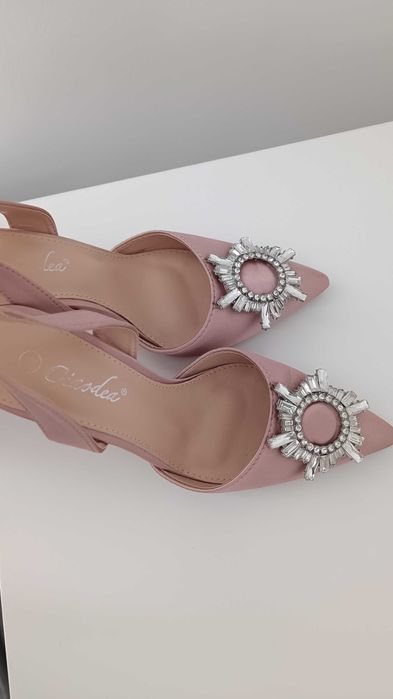 Пролетни елегантни обувки на ток