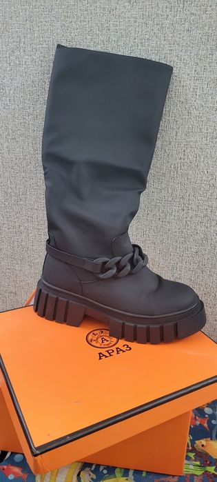 Продам зимние сапоги