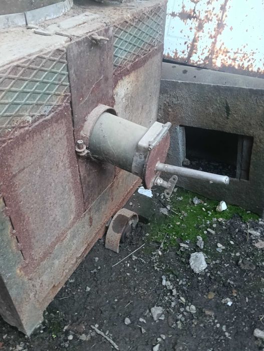 Vând căldare cu tilinder și teava