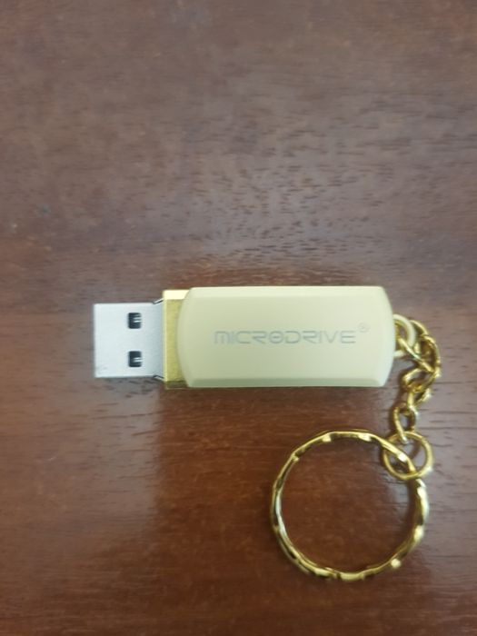 Продам флешку 128 гб