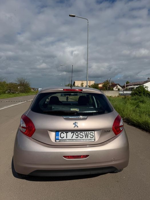 Autoturism Peugeot 208 in stare foarte buna