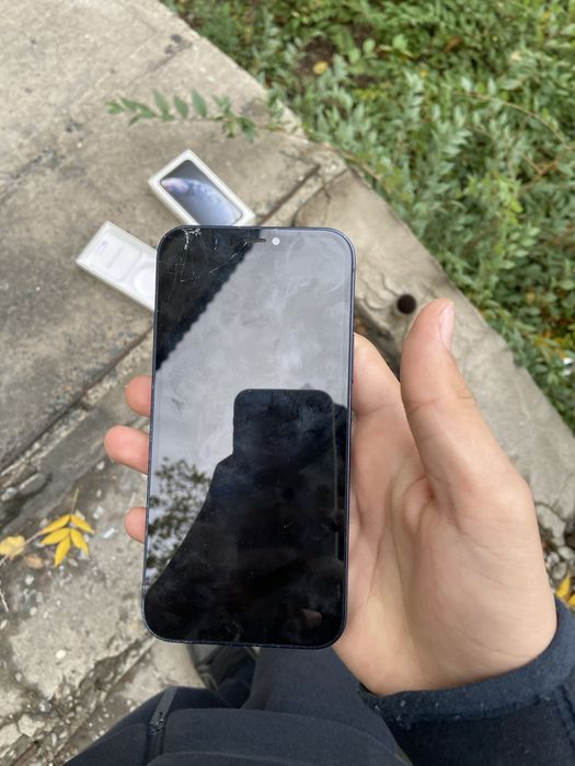 Iphone 12 с айкалудом и паролем