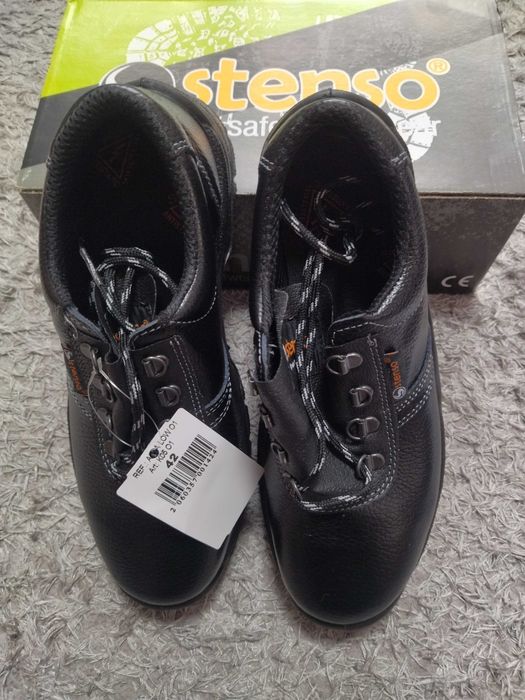 Чисто нови обувки Stenso