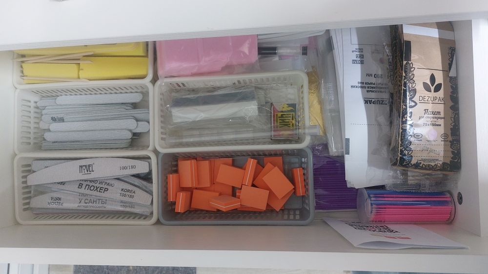 Продам материалы и мебель  для маникюра