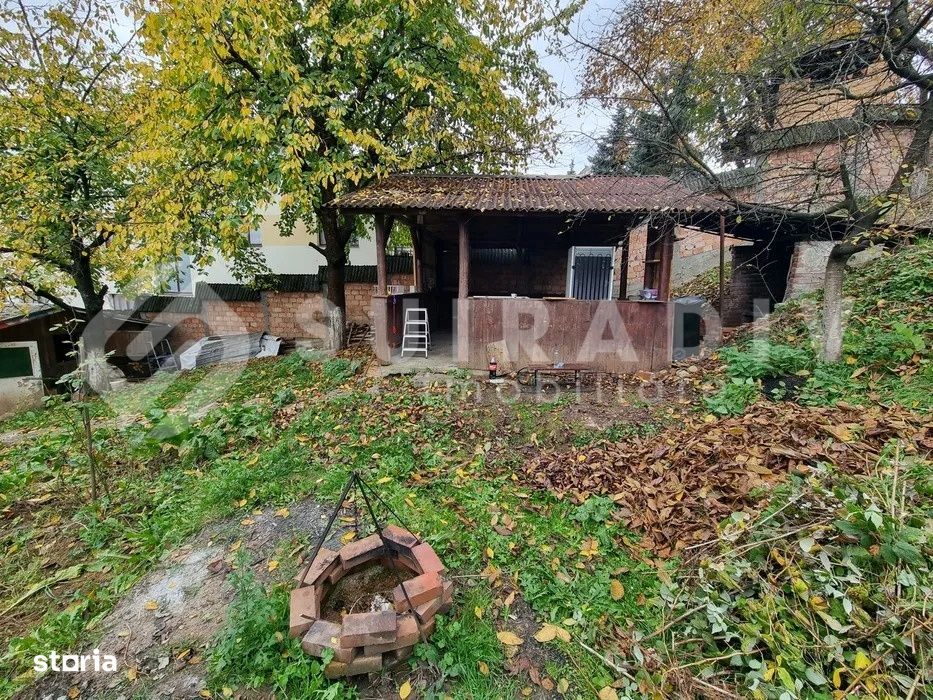 Casă spațioasă cu 5 camere, garaj și curte generoasă – strada Câmpului