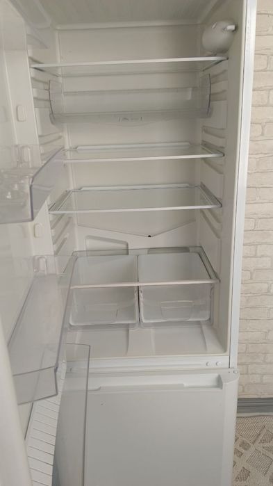 Холодильник indesit. В хорошем состоянии , цена 150$