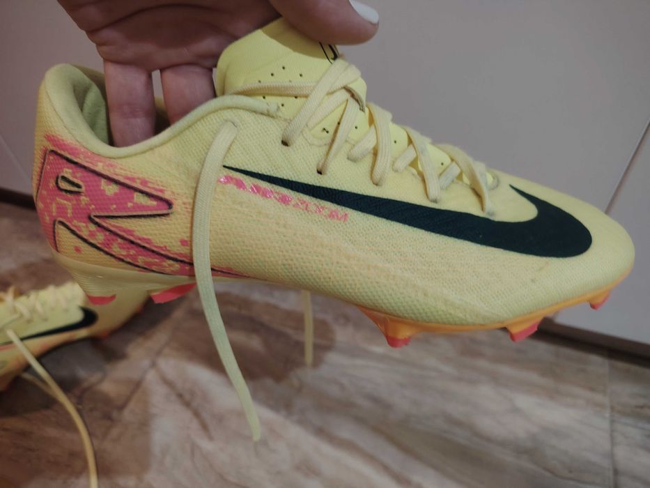 Бутони Nike номер 37, 5