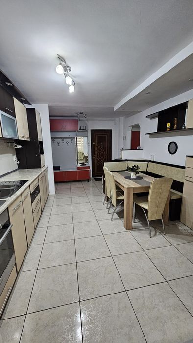 Inchiriez apartament 2 camere cu parcare