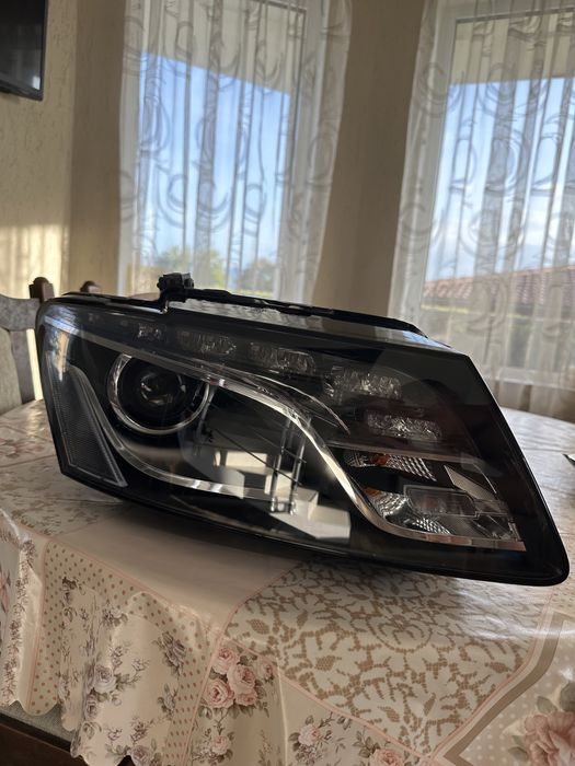 Десен фар за Audi Q5