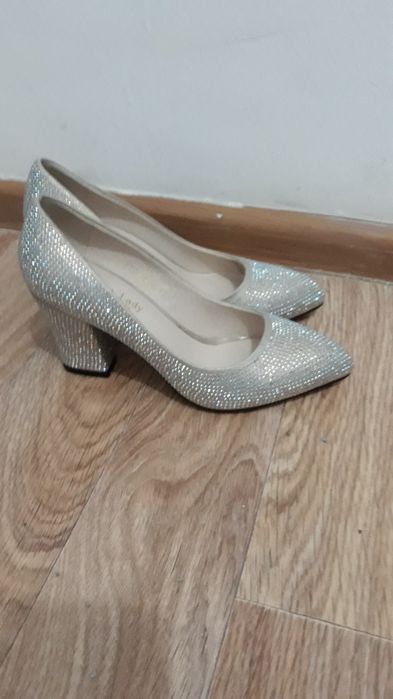 Женские обуви и детские обуви