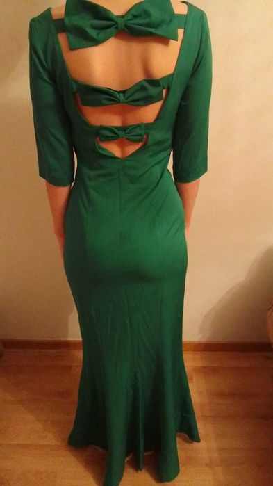 Платье вечернее, колье, клатч.