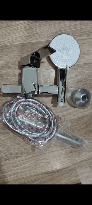 Продам смеситель для ванны