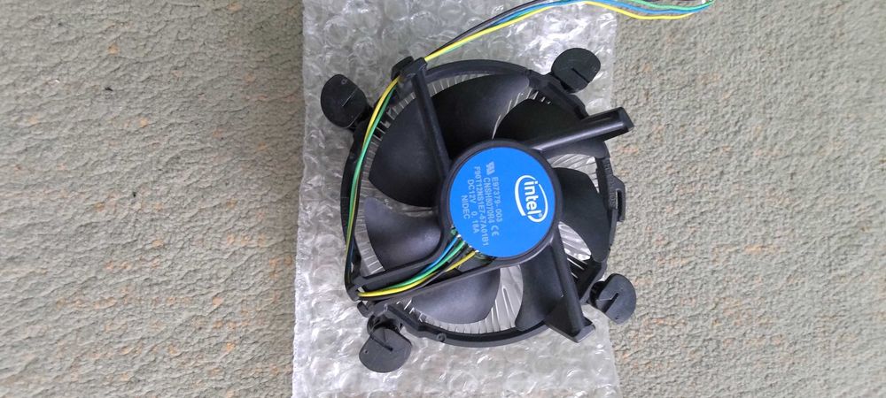 Intel Core i3-8100 + охладител