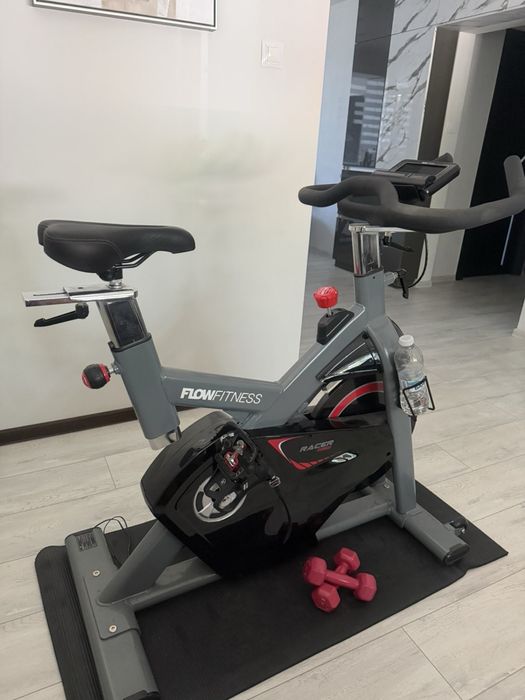 Спин байк Flow Fitness Racer DSB600i с магнитно натоварване