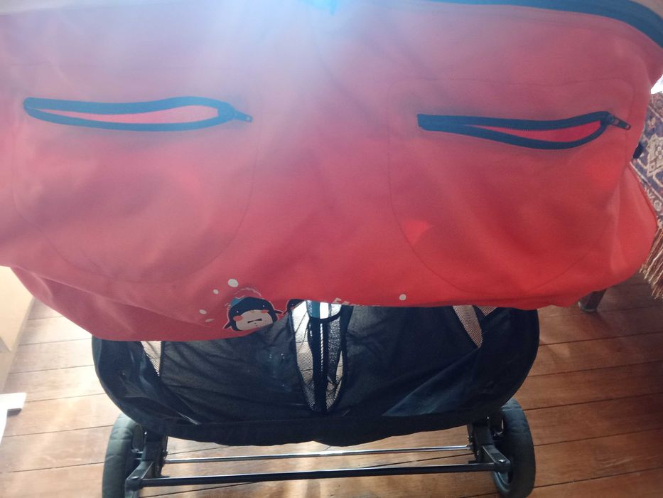 Количка за близнаци