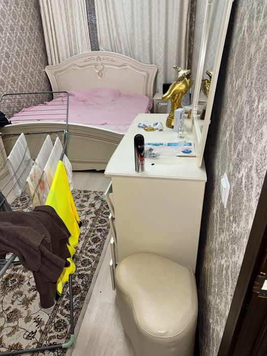 Продам спальный гарнитур