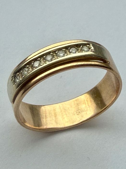 Златен пръстен 14к з 7 натурални брилианти 0,09к, 3/5